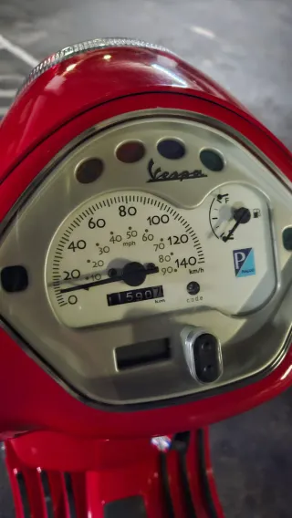 Vespa LX125 Roja