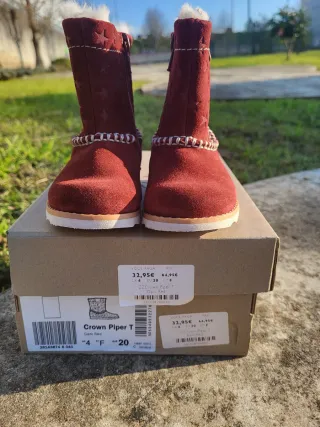 Botas Clarks com pelo e estrelas