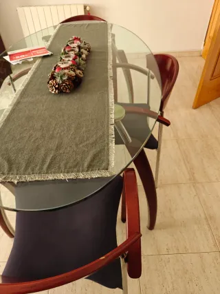Mesa cristal y 4 sillas comedor