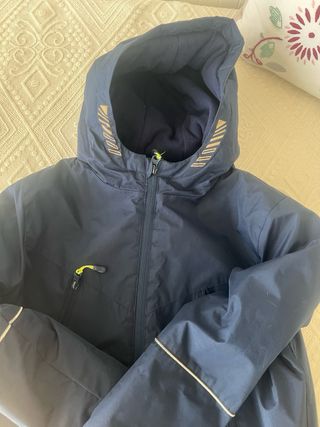 Parka niño azul. Tejido polar interior.