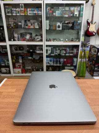 MacBook Pro 2019 16" i7 16GB RAM 512GB SSD