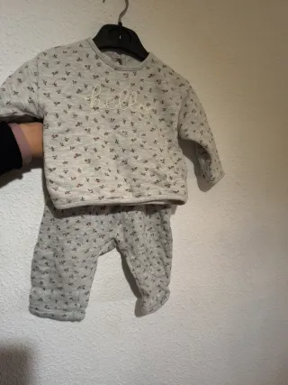 Conjunto Kiabi 9 meses flores rojas