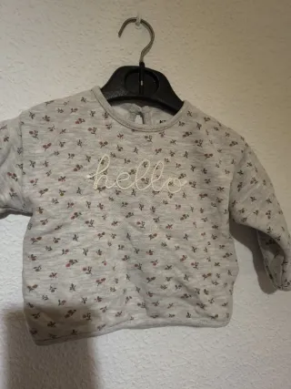 Conjunto Kiabi 9 meses flores rojas