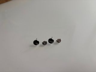 Pendientes Guess Negro y Plateado