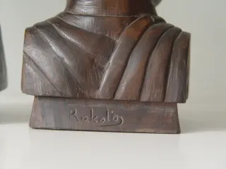 Coppia di sculture in legno intagliato