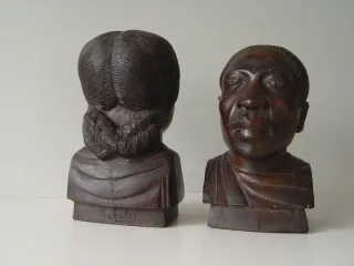 Coppia di sculture in legno intagliato