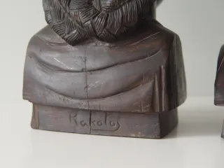 Coppia di sculture in legno intagliato