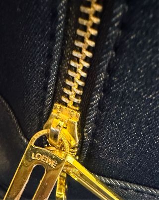 Loewe Amazona 36 Denim y Cuero Rojo