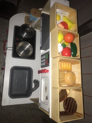 Cucina giocattolo in legno per bambini