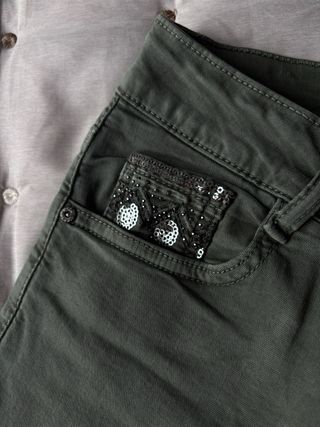 Pantalones verdes Algo bonito con abalorios