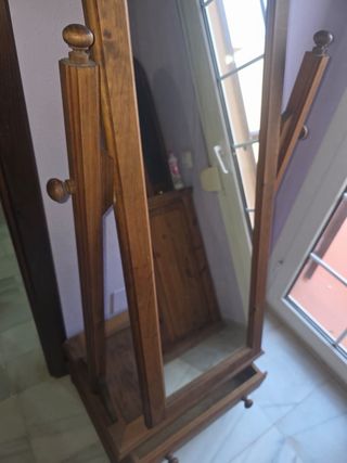 Espejo de pie de madera
