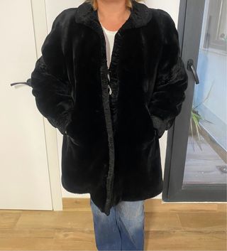 Abrigo de pelo negro