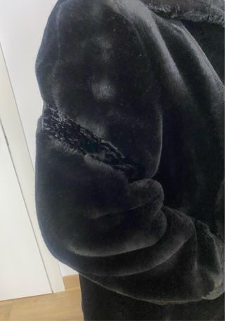 Abrigo de pelo negro