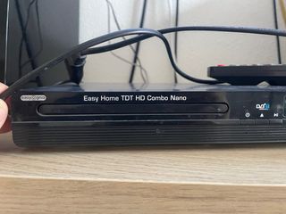 2 Reproductores DVD + TDT Easy Home y Samsung