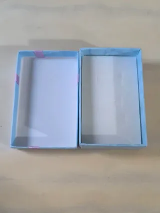 Cajita azul con lazo morado