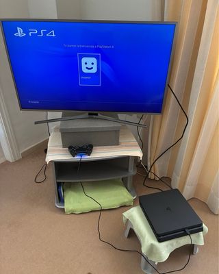 PS4 Slim 1TB Negra + Juego