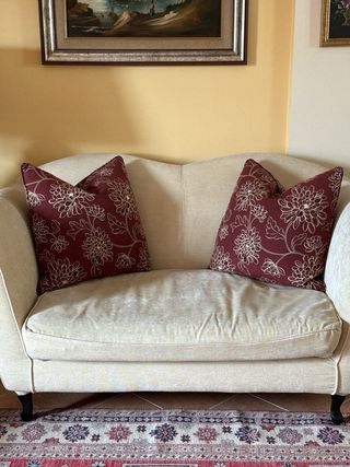 Divano 2 posti Poltrone e Sofà crema