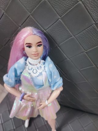 Bambola Barbie capelli rosa e viola