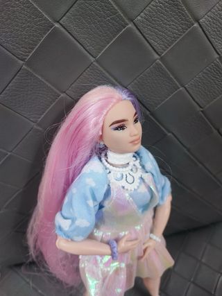 Bambola Barbie capelli rosa e viola