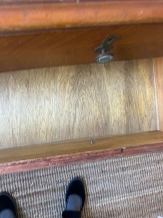 Cómoda de madera con 4 cajones