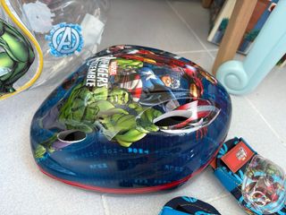 Patines y equipo de protección Avengers