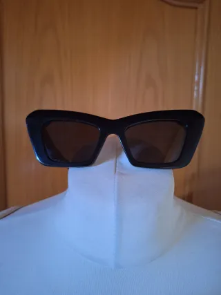 Gafas de sol Loewe negras en perfecto estado
