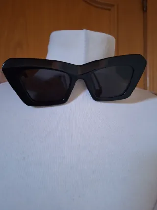 Gafas de sol Loewe negras en perfecto estado