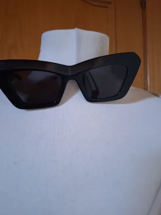 Gafas de sol Loewe negras en perfecto estado
