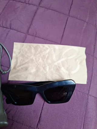Gafas de sol Loewe negras en perfecto estado