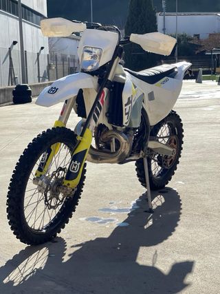 Husqvarna TE 250i solo, 87 HORAS!!!