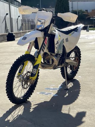 Husqvarna TE 250i solo, 87 HORAS!!!