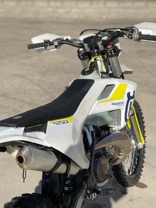 Husqvarna TE 250i solo, 87 HORAS!!!