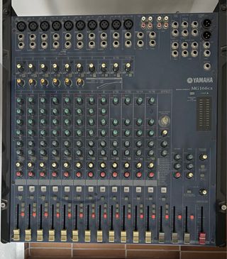 Consola Mezclas Yamaha MG166cx YEAR 2012