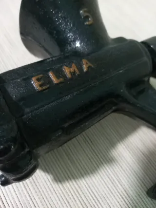 Picadora de carne antigua Elma