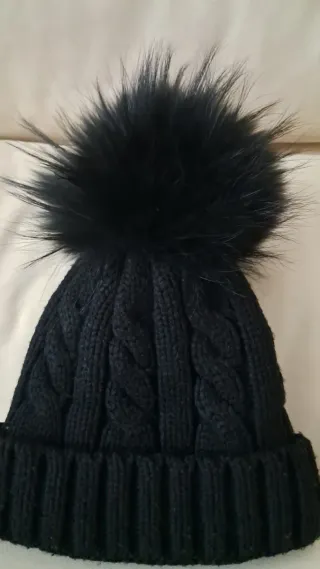 Gorro negro pompón pelo