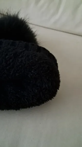 Gorro negro pompón pelo