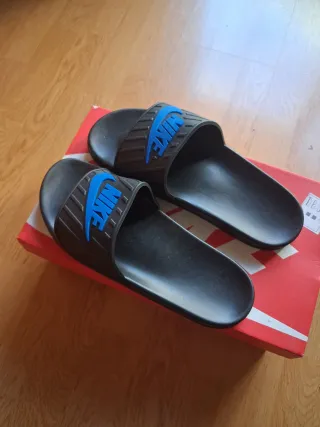Chanclas Nike Talla 44 Negras y Azules