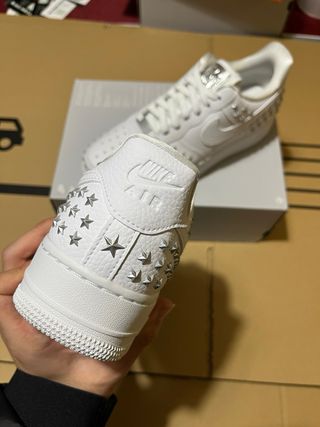Nike Air Force 1 Plata y Blanco con Estrellas