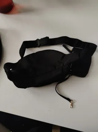 Riñonera negra con monedero