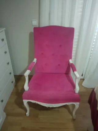 Sillón de terciopelo rosa y blanco