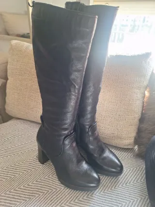 Botas altas negras de cuero