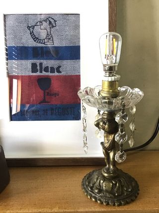 Pequeña Lámpara de bronce con figura y cristales