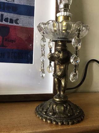 Pequeña Lámpara de bronce con figura y cristales