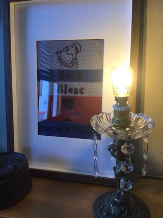 Pequeña Lámpara de bronce con figura y cristales