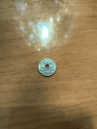 Moneda 50 céntimos con agujero