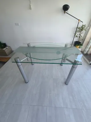 Mesa redonda extensible cristal y metal (Badalona)