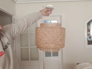 Lámpara de techo de bambú y madera