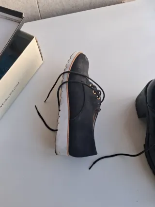Zapatos negros estilo mocasín con cordones