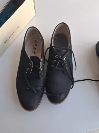 Zapatos negros estilo mocasín con cordones