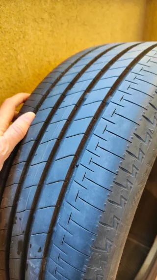 Neumático Bridgestone Turanza 215/45 R18